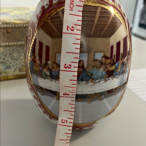 Decorative Ceramic Egg with Last Supper Design - Picture 10 of 13